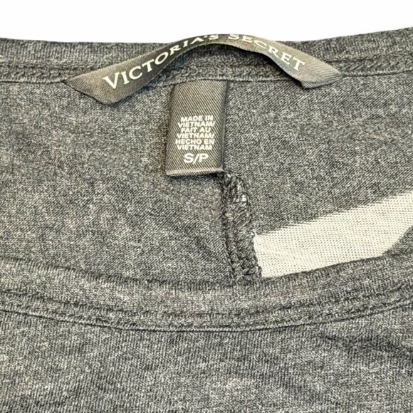 VICTORIA’S SECRET Women’s Gray White Long Sleeve Star Print Top Size Small - Picture 3 of 5